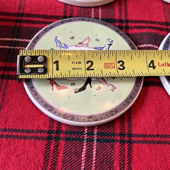 Linda Grayson collection of glasses and coasters - Picture 6 of 14